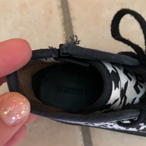 BURBERRY SNEAKERS - Picture 4 of 6